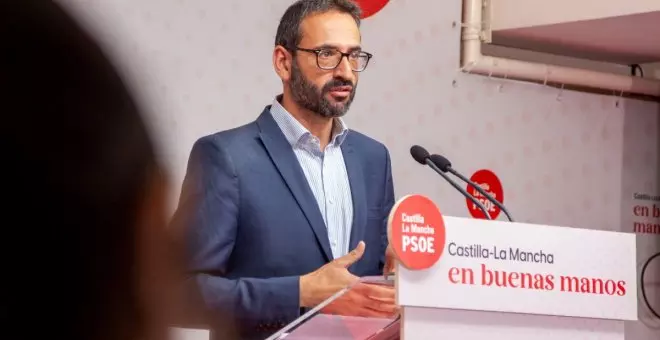 Los socialistas ven en la retirada de banderas por parte del PP y Vox un intento de "esconder" sus recortes en valores