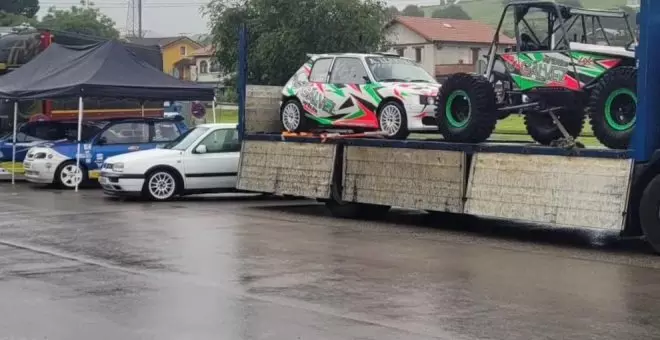 250 coches en una I edición del Motorfest de Guarnizo pasada por agua