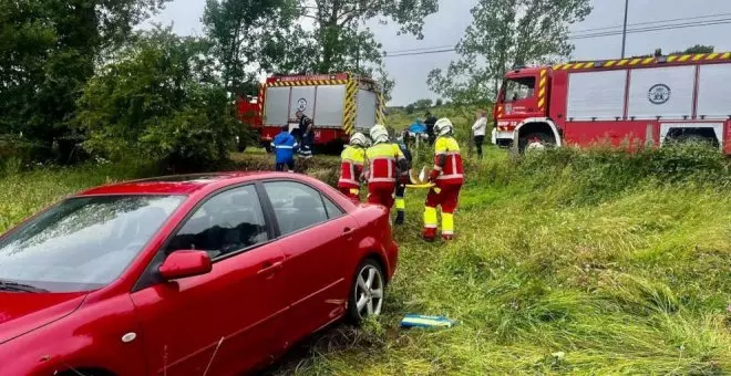 Un herido tras salirse un coche de la vía en la CA-730 en Matamorosa