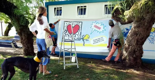 El 'arte peatonal' engalana los contenedores WC instalados en las playas