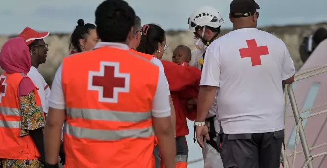 Un cayuco llega a las costas de El Hierro con 145 supervivientes y una mujer muerta