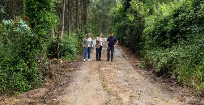 Avanzan las obras de reparación de la pista entre La Bárcena y Santisteban