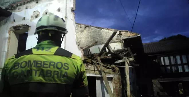 Se derrumba una vivienda deshabitada con otras tres anexas en Meruelo