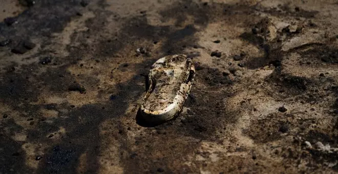 Reanudan la limpieza del derrame de hidrocarburos en tres playas de València