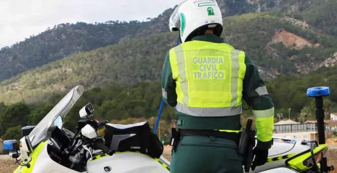 Fallece un motorista tras salirse de la carretera y chocar con un muro en Argoños