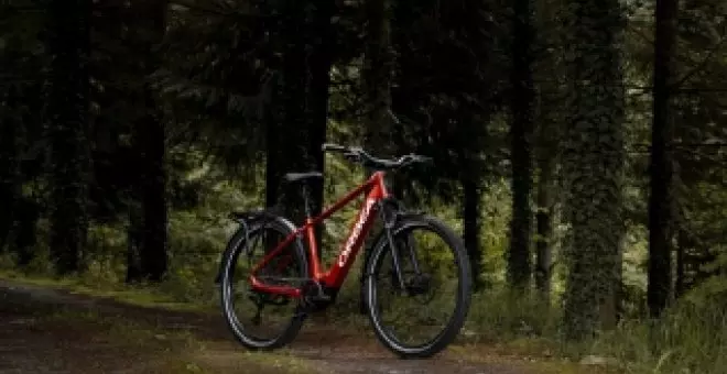 Esta bicicleta eléctrica se renueva y se especializa con dos variantes muy interesantes