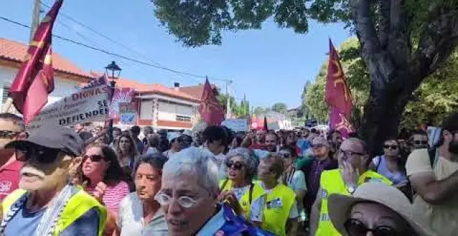 Más de medio millar de personas se manifiestan contra el modelo turístico del PP en un tenso Día de las Instituciones: "Abren la puerta a fondos de inversión"