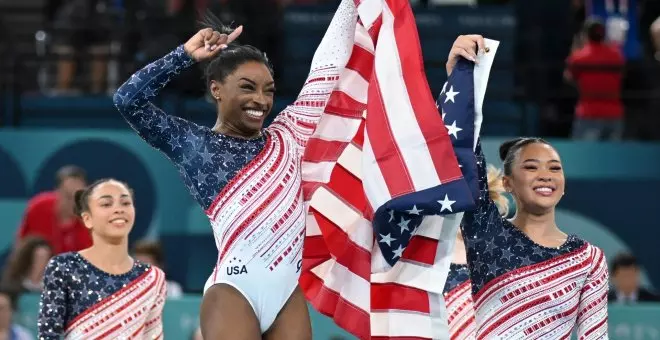 Simone Biles obtiene otra medalla de oro junto al equipo de EEUU en su regreso a los Juegos Olímpicos