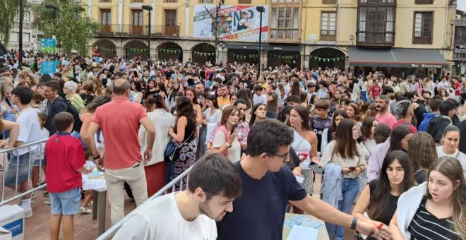 Miles de personas calientan motores para las fiestas de La Patrona con la recogida de su camiseta