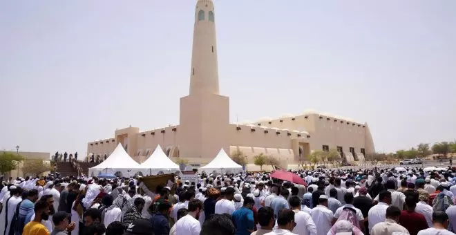 Miles de personas despiden al líder de Hamás en un multitudinario funeral en Doha