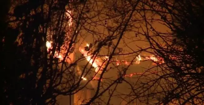 Los incendios forestales a las afueras de Atenas siguen avanzando