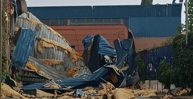 Fuertes rachas de viento arrancan el tejado del pabellón deportivo de un pueblo de Ciudad Real