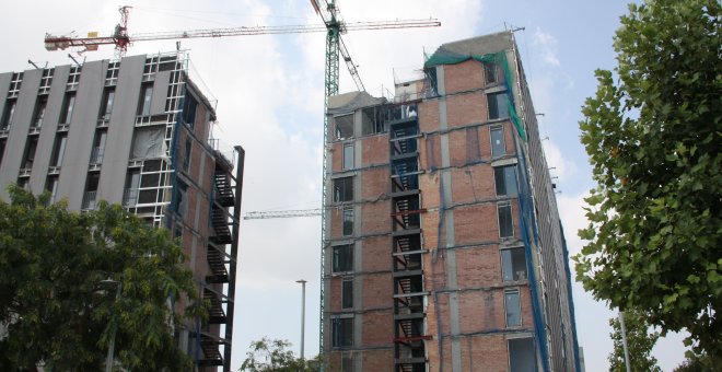 Els 50.000 pisos públics anunciats per Illa són suficients per revertir l'emergència habitacional?