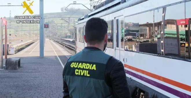 Detenidos dos jóvenes de 18 y 23 años de Reocín y Polanco por grafitis en un tren en Requejada