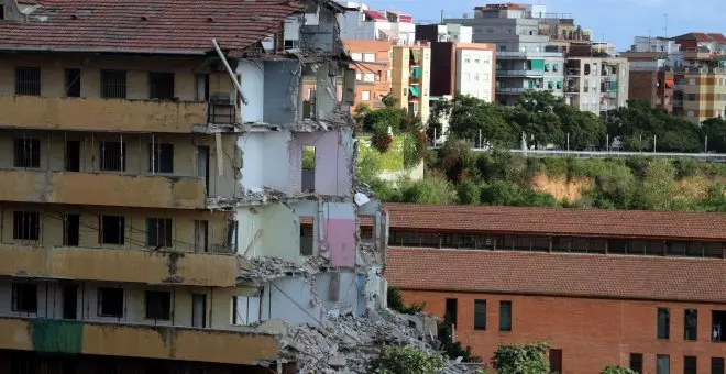 Comença l'enderroc de l'edifici El Barco d'Esplugues de Llobregat