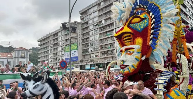 La carroza ganadora de la Batalla de Flores de Laredo 2024 está basada en personajes de un famoso cuento infantil