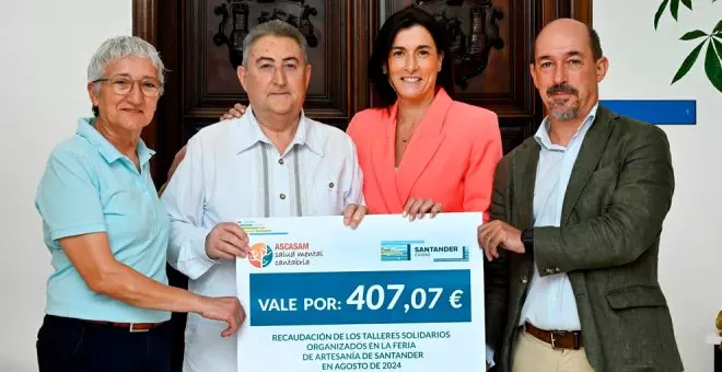 El Ayuntamiento entrega más de 400 euros a ASCASAM procedentes de las donaciones de la Feria de Artesanía