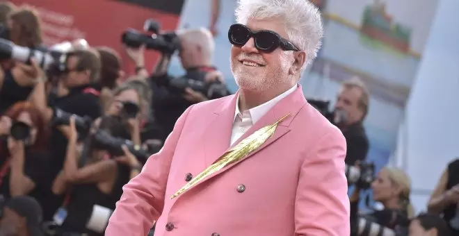 Almodóvar considera "profundamente estúpido" que la ultraderecha presente a los niños migrantes como invasores