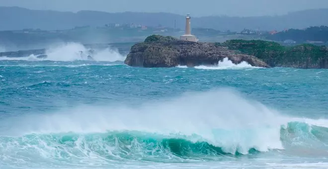 La AEMET alerta de riesgos costeros en el litoral cántabro para el próximo sábado