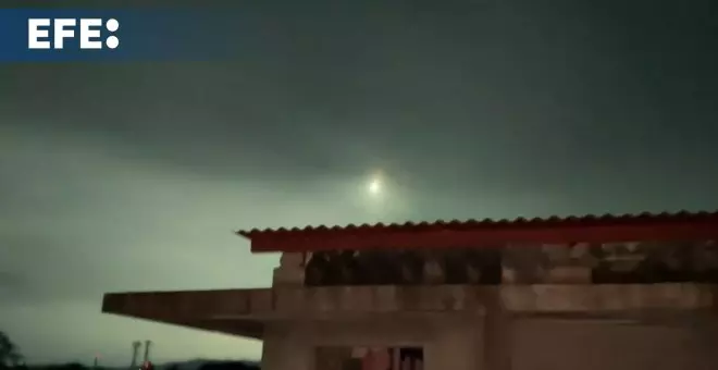 La caída de un meteorito ilumina la noche en el norte de Filipinas