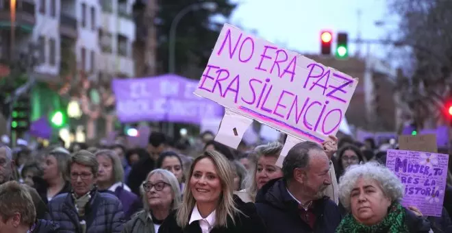 Profesoras y asociaciones feministas denuncian la banalización de la pederastia en las canciones de las fiestas populares