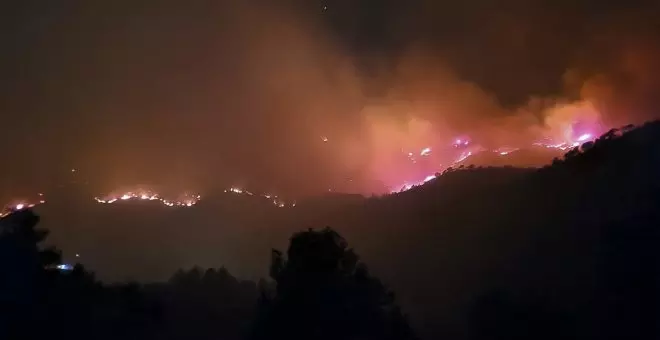 Los bomberos dan por estabilizados los dos incendios de Tarragona y trabajan para evitar nuevos focos