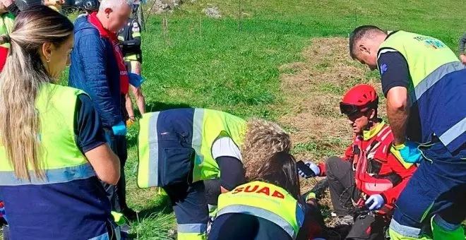 Evacuado en helicóptero un ciclista que quedó inconsciente tras caer en San Roque de Riomiera