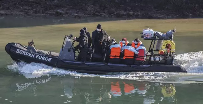 Mueren al menos ocho personas migrantes mientras atravesaban el Canal de la Mancha para llegar hasta Reino Unido