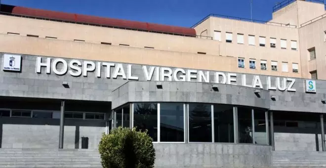 Trasladado al hospital un joven de 26 años herido por arma blanca durante la madrugada en Cuenca