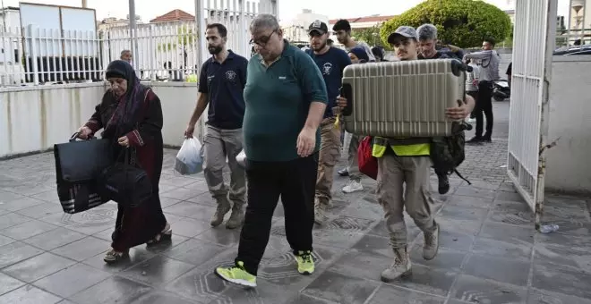 Miles de libaneses huyen hacia Beirut tras los masivos ataques de Israel en el sur que han dejado casi 500 muertos