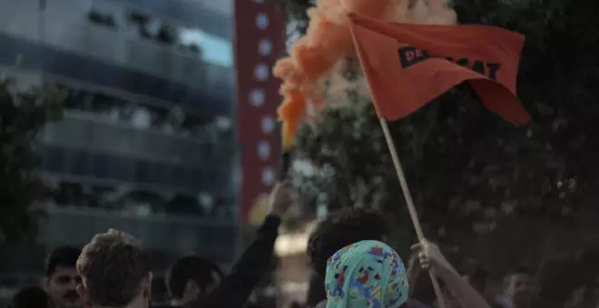 Càrregues policials contra els manifestants pel dret a l'habitatge a l'entrada del saló immobiliari The District