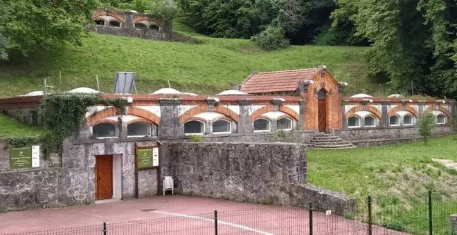 Cae desde siete metros al romperse la claraboya de la Escuela Taller de Castro