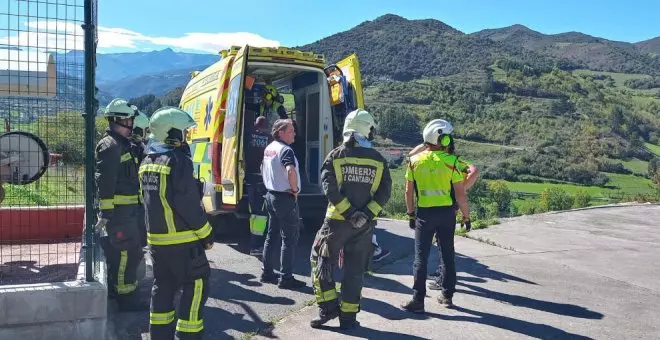 Evacuado en helicóptero un corredor de la Subida Pedestre al Desfiladero de La Hermida por un ataque al corazón