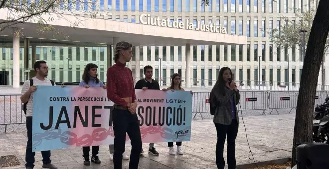 Dos activistas LGTBI+ se enfrentan a posibles penas de prisión por protestar contra un libro transfóbico