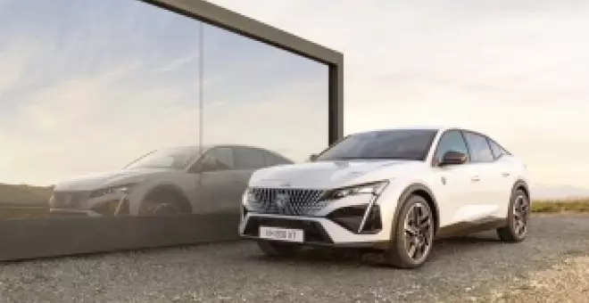 Este es el Peugeot E-408: un SUV, una berlina y un cupé eléctrico del segmento C con 453 km de autonomía