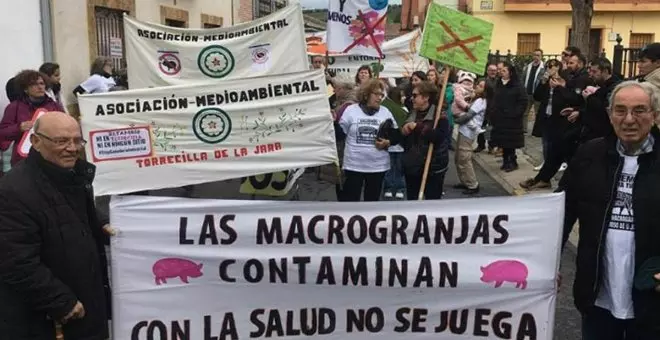 Plataformas contra las macrogranjas se citan en Toledo con la preocupación por el fin de la moratoria como telón de fondo