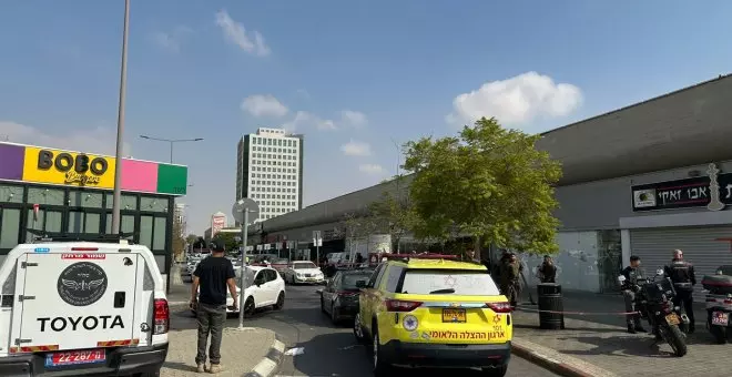 Un muerto y ocho heridos en un tiroteo en una estación del sur de Israel que la Policía investiga como "ataque terrorista"