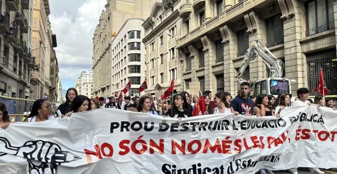 Centenars d'estudiants de tot Catalunya exigeixen els nous models d'examen de la selectivitat