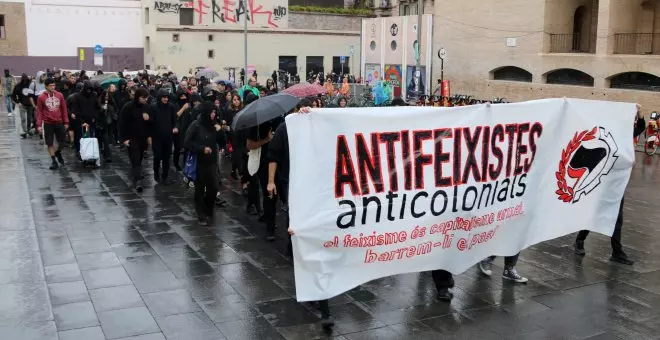 Un centenar d'antifeixistes es manifesten a Barcelona en contra del 12-O: "Hispanitat és genocidi"