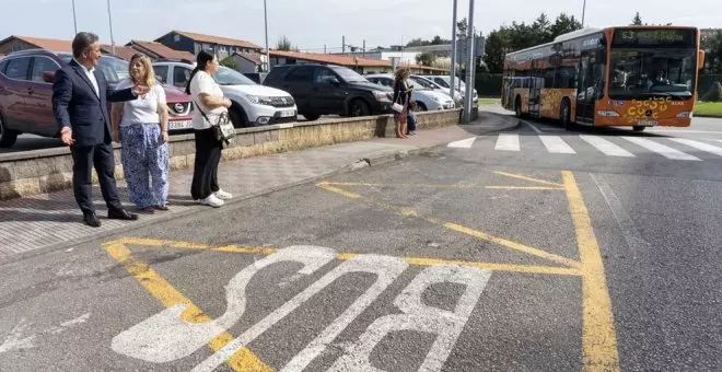 Tres nuevas marquesinas de autobús para la zona de Cros