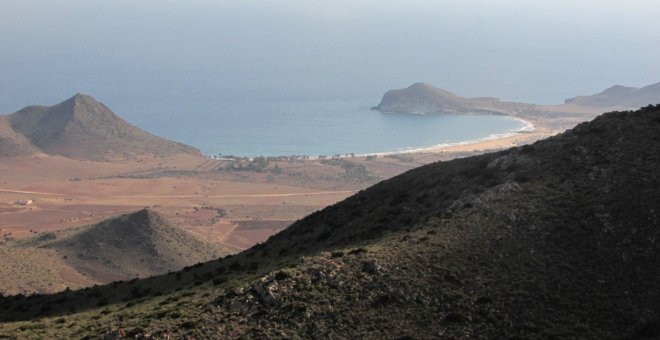 Miles de alegaciones ciudadanas en contra de un hotel en una playa virgen del Cabo de Gata