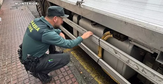 Roba 1.200 litros de gasoil de los depósitos de seis camiones estacionado