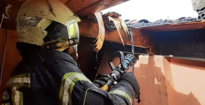 Trasladadas a Valdecilla dos mujeres después de un incendio en su casa