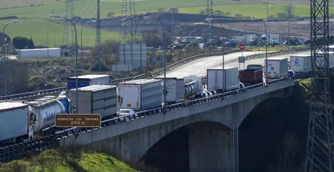 Sindicatos y patronales se vuelven a reunir este jueves para evitar la huelga en el transporte por carretera