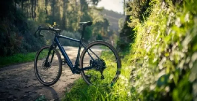 Esta bicicleta eléctrica de Gravel está hecha en Europa, es muy barata y no es de Decathlon