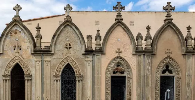 Este pequeño cementerio es uno de los más bonitos de España