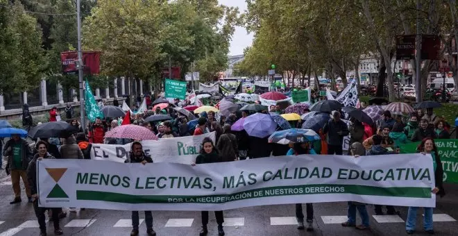 Profesores se manifiestan en Madrid por la bajada del horario lectivo, las ratios y la libre elección de jornada