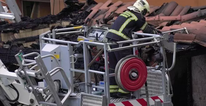 Continúa la investigación de la Policía Científica en los restos del edificio de La Albericia