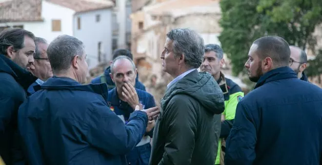 Feijóo advierte en Letur de que el número de víctimas por la DANA seguirá creciendo y la reconstrucción llevará años