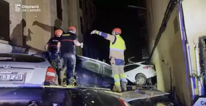 Montañas de coches impiden el acceso a zonas concretas